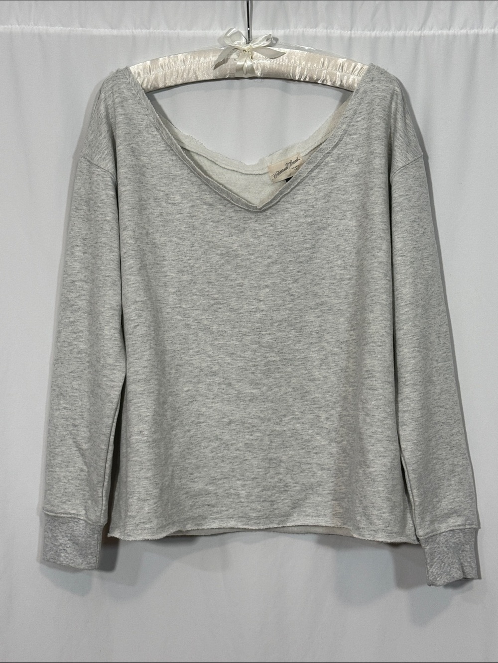 Universal Thread Light Heather Gray V-Neck Sweatshirt